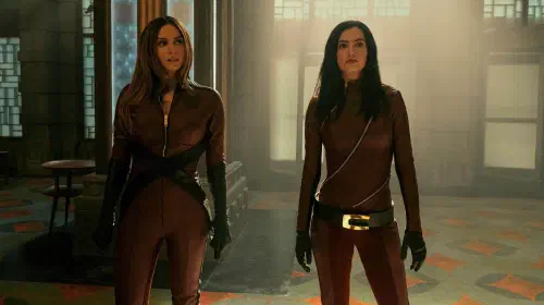 assets/genesis-rodriguez-and-cazzie-david-in-season-3-of-the-umbrella-academy.jpeg