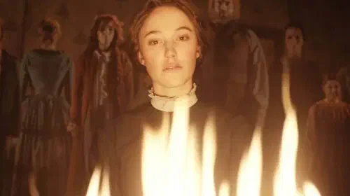 assets/victorian-psycho-maika-monroe.jpeg