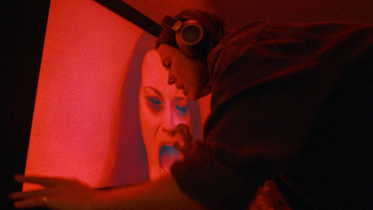 nina-kiri-s-evy-trying-to-turn-off-the-tv-with-a-creepy-face-on-it-in-undertone.jpeg