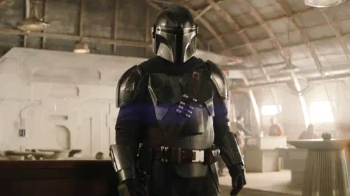 assets/din-djarin-is-speaking-with-a-new-republic-commander-in-the-mandalorian-and-grogu.jpeg