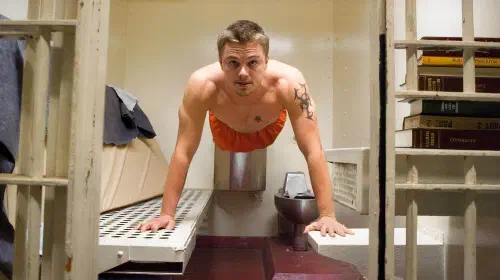 assets/leonardo-dicaprio-as-costigan-jr-doing-sit-ups-in-a-cell-in-the-departed.jpeg