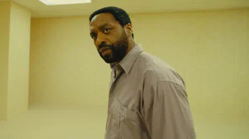 assets/chiwetel-ejiofor-lost-in-the-backrooms.jpeg