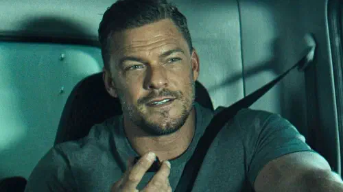 assets/alan-ritchson-as-reacher-driving-car-in-reacher.jpeg