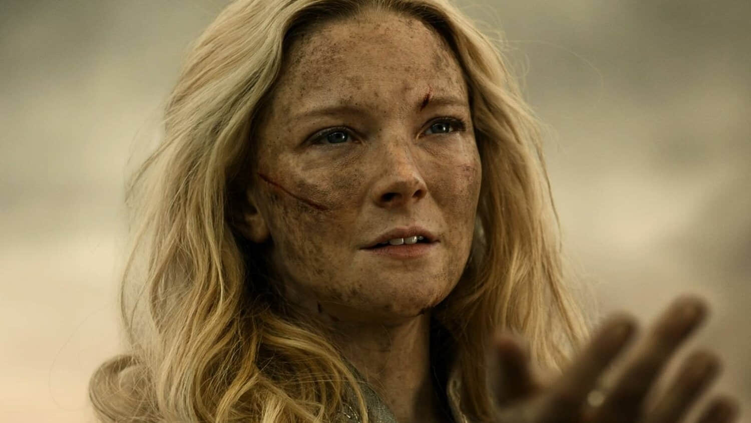 morfydd-clark-as-galadriel-after-sauron-fight-in-the-rings-of-power.jpeg