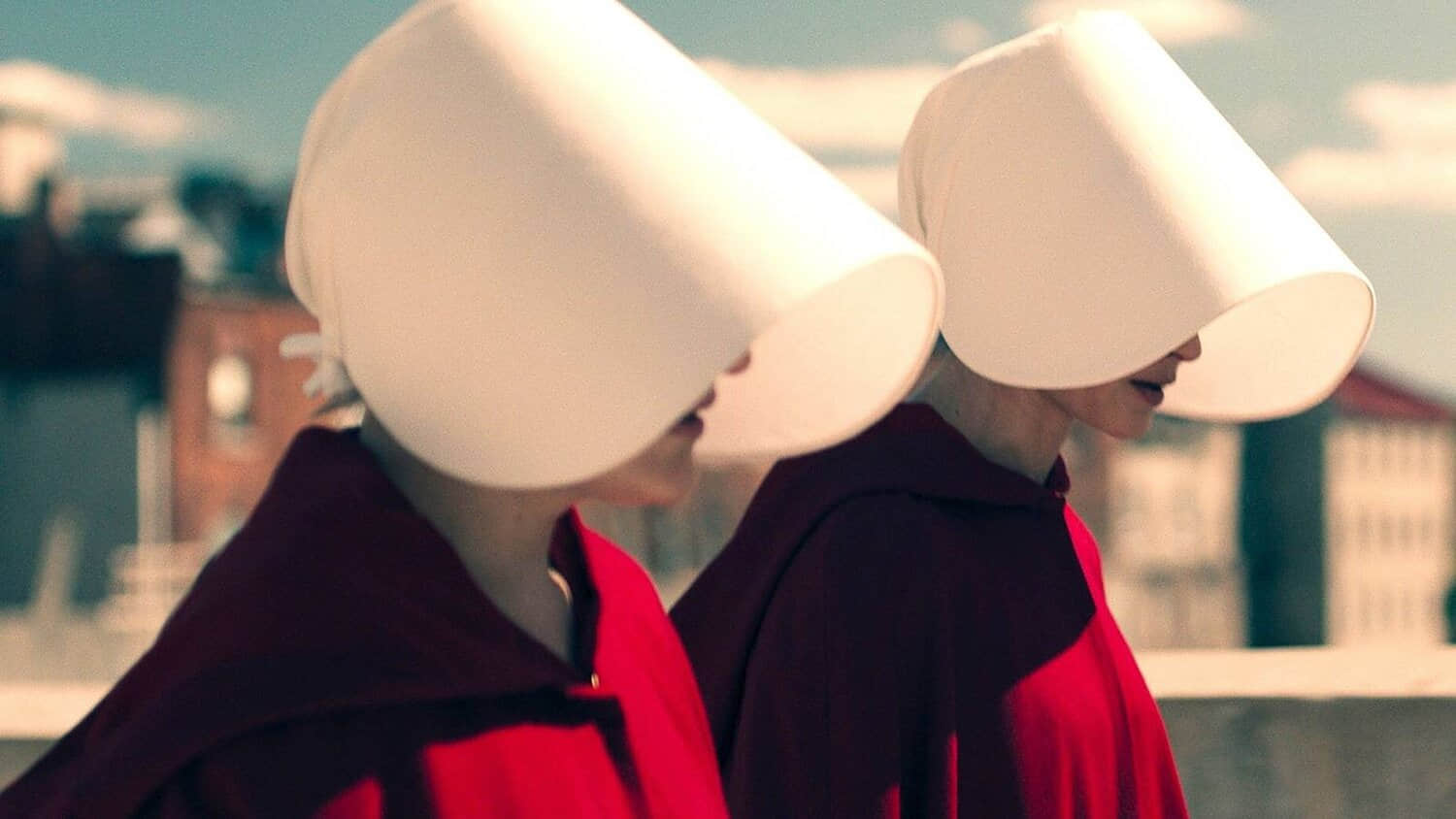 the-handmaid-s-tale-elisabeth-moss-alexis-bledel.jpeg