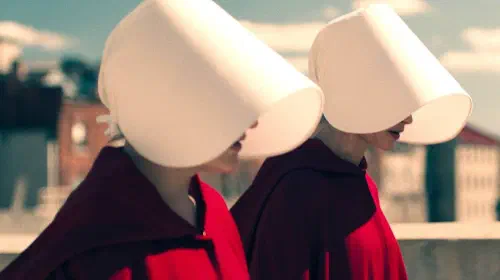 assets/the-handmaid-s-tale-elisabeth-moss-alexis-bledel.jpeg