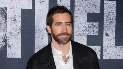 assets/jake-gyllenhaal-during-othello-cast-photocall.jpeg