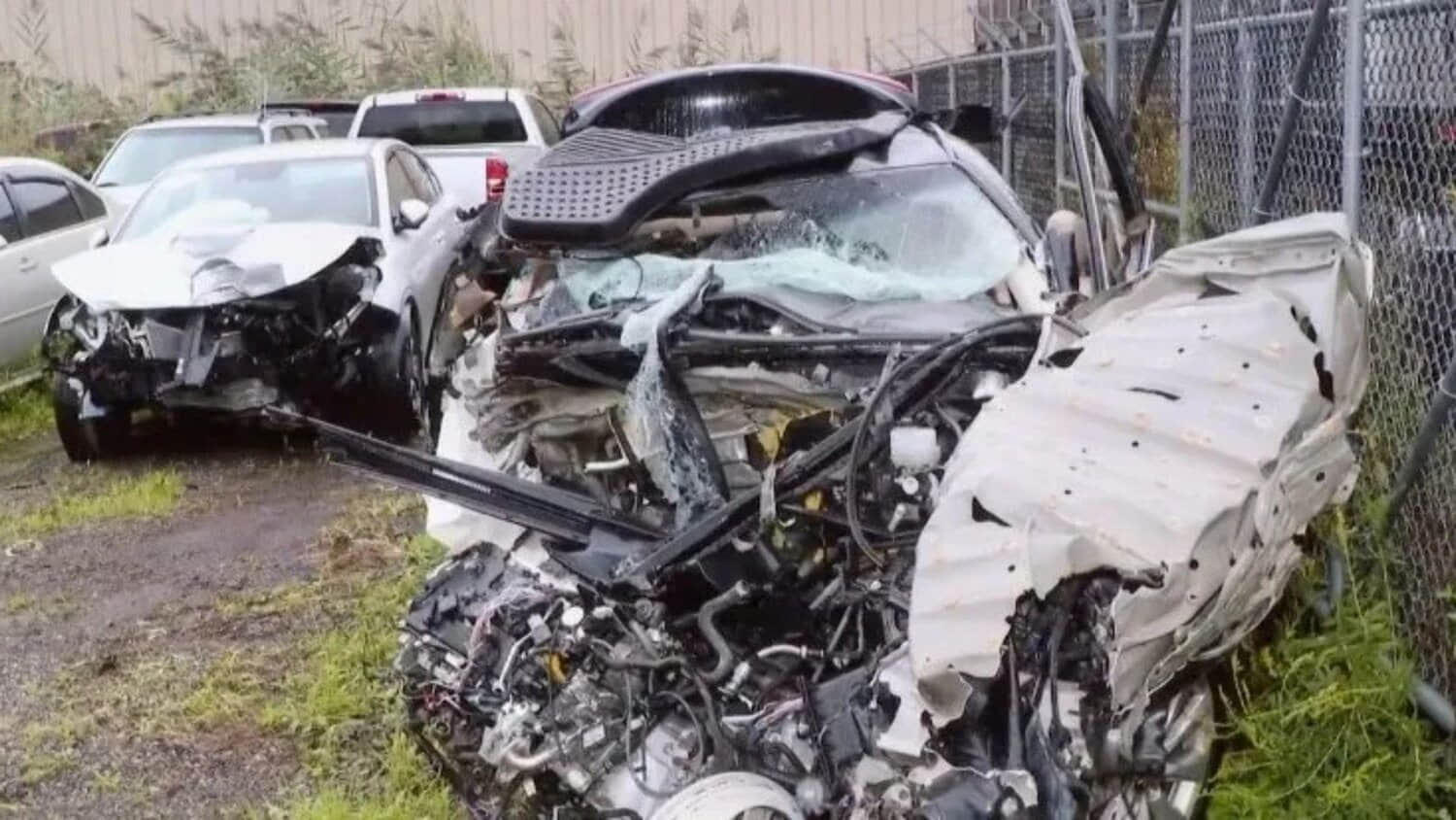 the-wrecked-car-from-thh-crash-on-netflix.jpeg