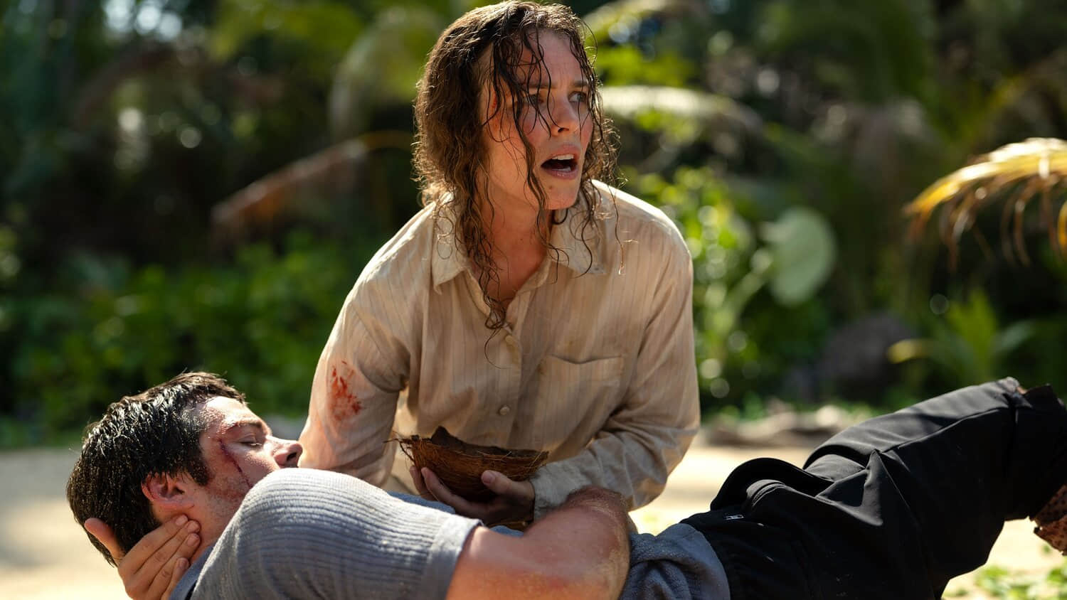 rachel-mcadams-linda-looking-worried-while-holding-dylan-o-brien-s-bradley-in-send-help.jpeg