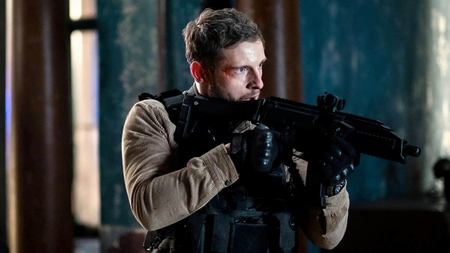 jamie-bell-as-ritter-with-a-submarine-gun-in-without-remorse.jpeg