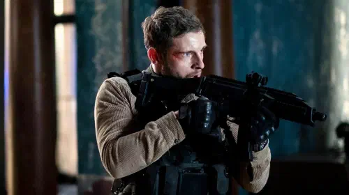 assets/jamie-bell-as-ritter-with-a-submarine-gun-in-without-remorse.jpeg