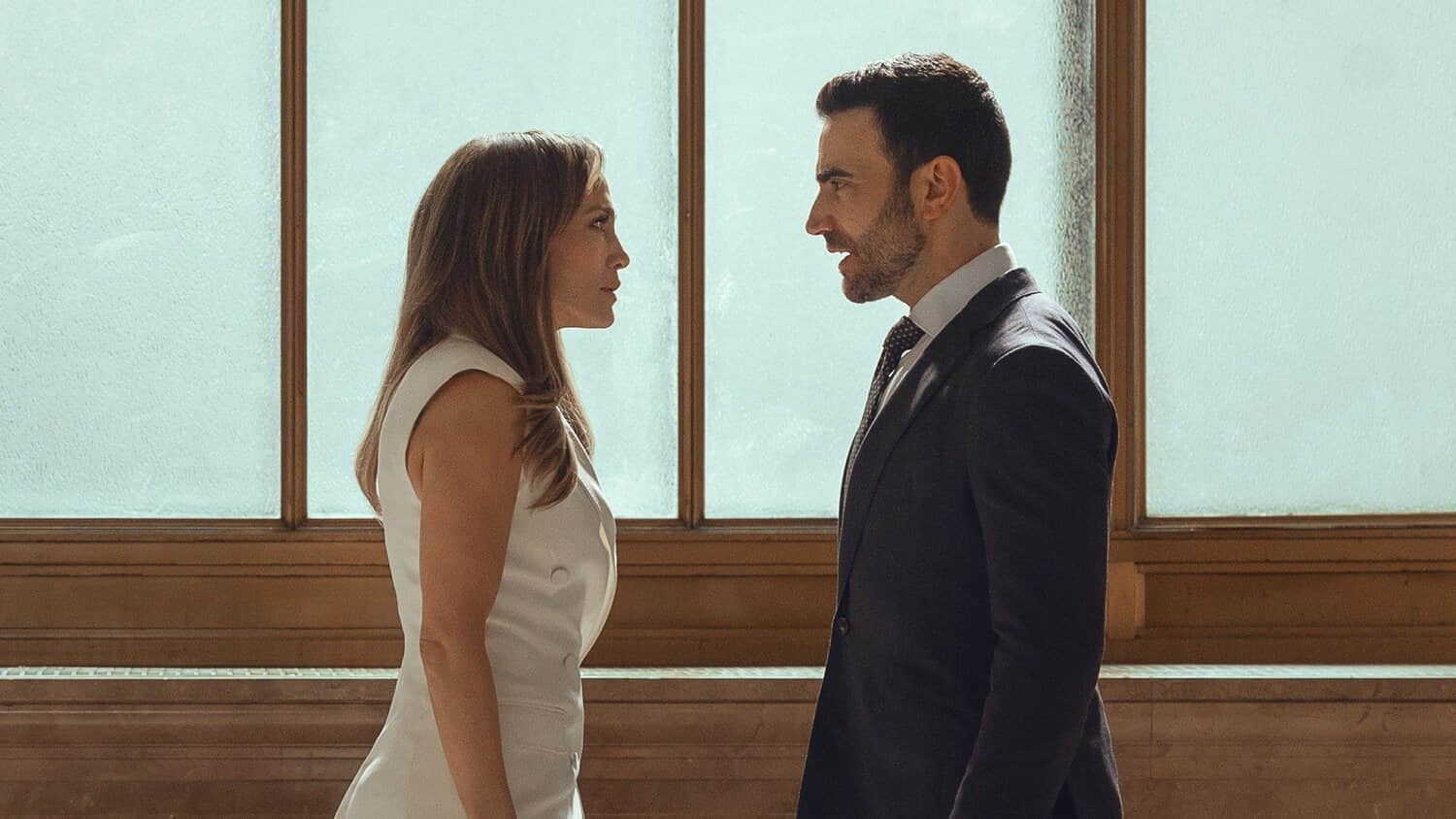 jennifer-lopez-and-brett-goldstein-talking-in-office-romance.jpeg