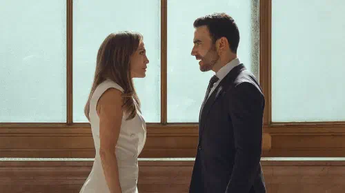 assets/jennifer-lopez-and-brett-goldstein-talking-in-office-romance.jpeg