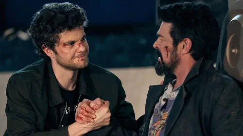 assets/hughie-jack-quaid-looking-emotional-while-holding-billy-butcher-s-karl-urban-hand-in-the-boys-season-5.jpeg