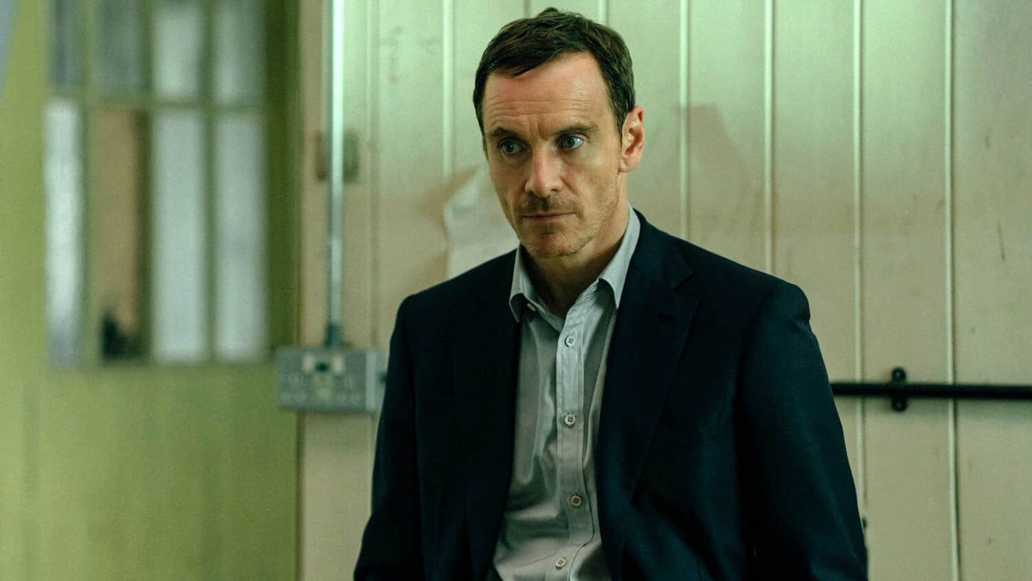 michael-fassbender-as-martian-in-the-agency-lost-in-thought.jpeg