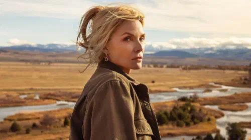 assets/michelle-pfeiffer-as-stacy-clyburn-in-the-madison.jpeg