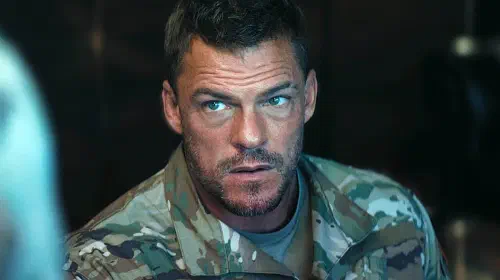 assets/alan-ritchson-s-83-is-looking-at-his-commander-in-war-machine.jpeg