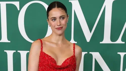 assets/margaret-qualley-attends-the-red-carpet-of-how-to-make-a-killing.jpeg