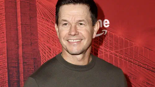 assets/mark-wahlberg-play-dirty-red-carpet.jpeg