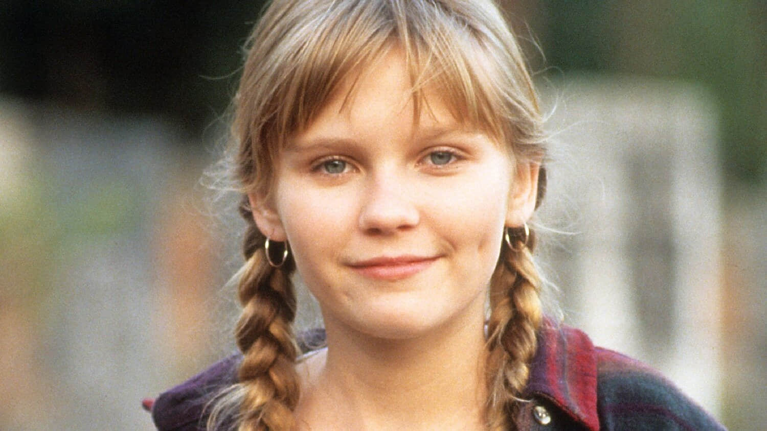 kirsten-dunst-stares-out-in-jumanji.jpeg