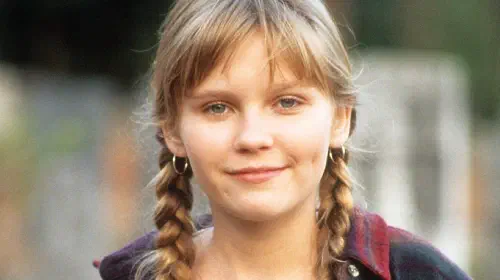 assets/kirsten-dunst-stares-out-in-jumanji.jpeg
