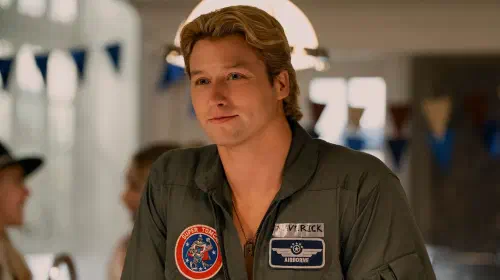 assets/dean-in-his-top-gun-costume-in-off-campus.jpeg