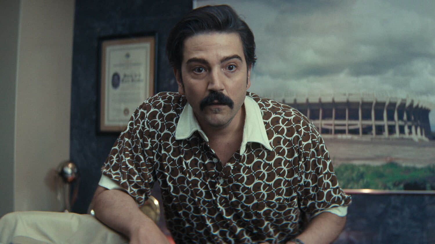 diego-luna-with-a-shocked-expression-in-mexico-86.jpeg