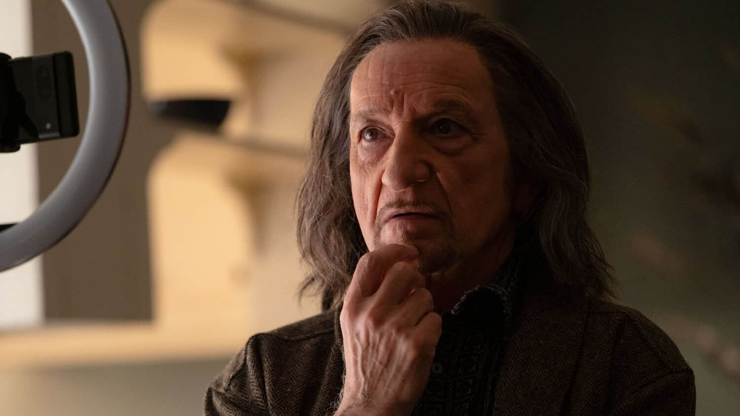 ben-kingsley-puts-his-hand-on-his-chin-while-thinking-in-wonder-man.jpeg