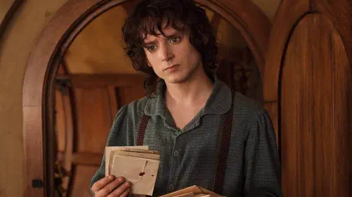 assets/the-hobbit-elijah-wood-frodo-baggins.jpeg