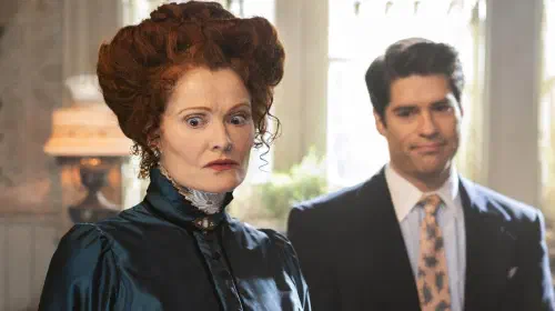 assets/rebecca-wisocky-making-a-face-while-asher-grodman-stands-behind-her-in-ghosts.jpeg