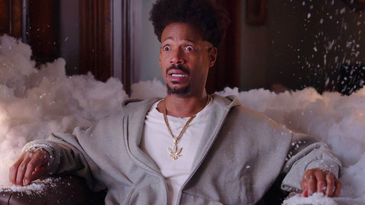 marlon-wayans-sitting-with-a-tear-running-down-his-cheek-in-scary-movie-6.jpeg