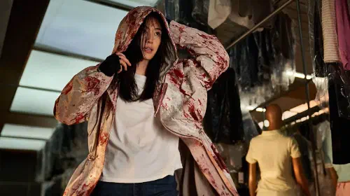 assets/jun-ji-hyun-wearing-a-blood-covered-hoodie-in-colony.jpeg
