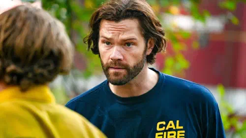assets/jared-padalecki-arguing-with-max-thieiot-s-bode-in-fire-country-2.jpeg