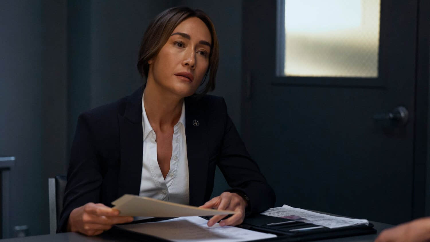 maggie-q-as-renee-ballard-sitting-in-ballrd-season-1-episode-4.jpeg