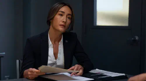 assets/maggie-q-as-renee-ballard-sitting-in-ballrd-season-1-episode-4.jpeg
