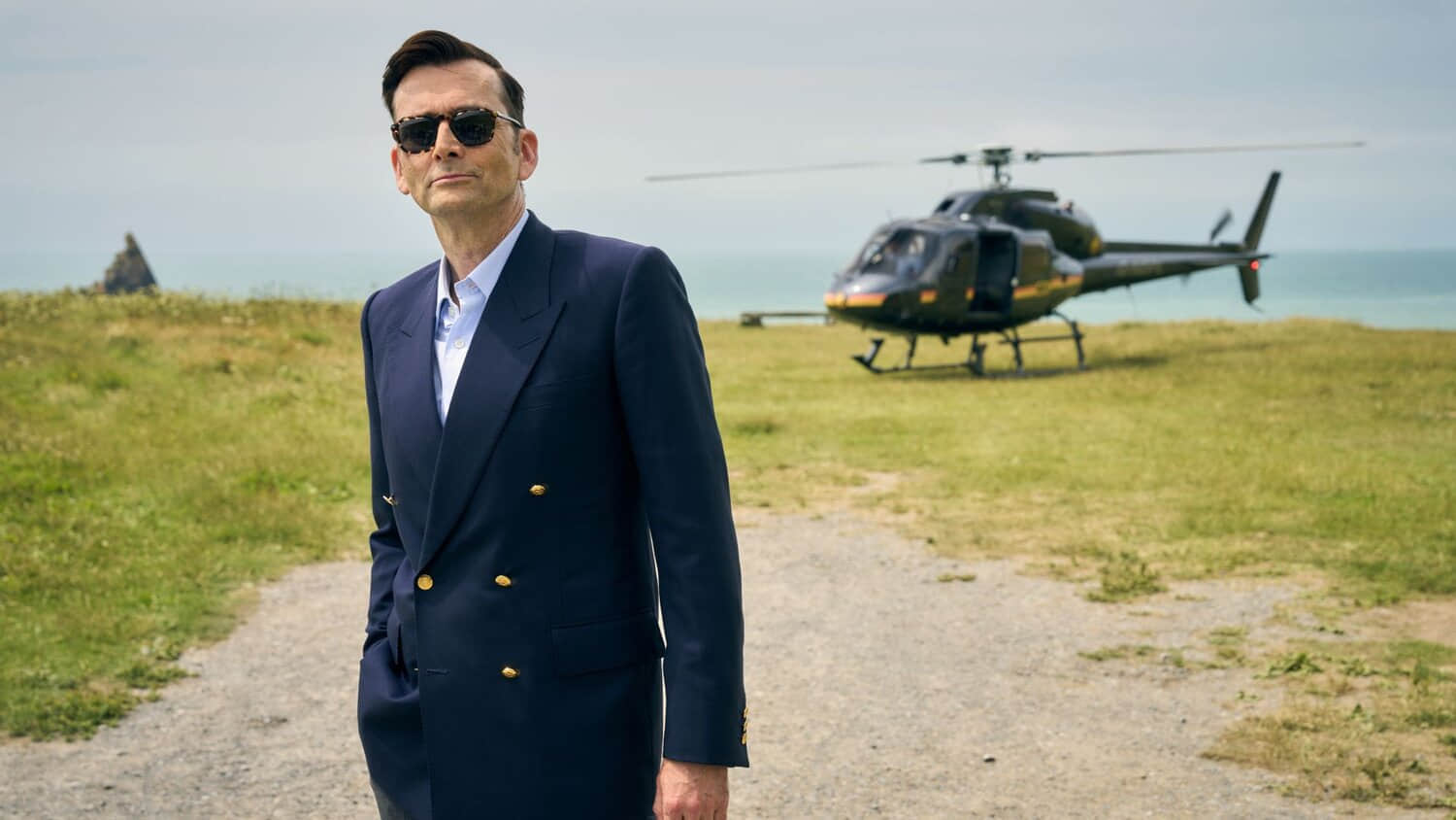 david-tennant-with-a-helicopter-in-the-background-in-rivals-season-2-episode-1.jpeg