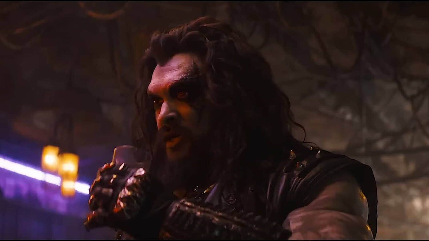 jason-momoa-lobo-supergirl.jpeg