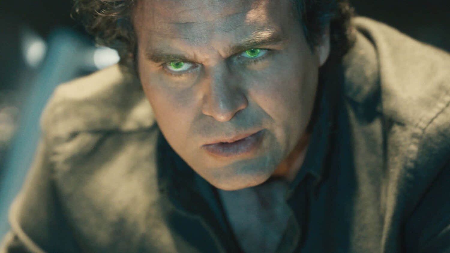 mark-ruffalo-as-bruce-banner-transforming-into-hulk-in-avengers-age-of-ultron.jpeg