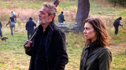 assets/maggie-and-negan-are-observing-someone-in-walking-dead-dead-city-season-3.jpeg