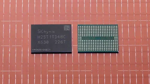 assets/SK-Hynix-300-Layer-3D-NAND-Flash-Memory-gigapixel-standard-scale-2_00x.jpeg
