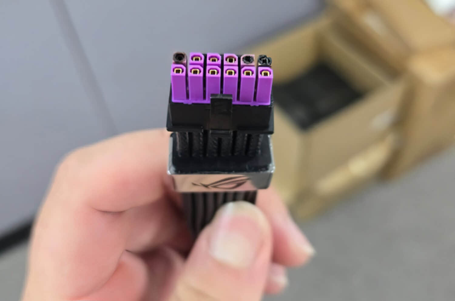 ASUS-ROG-Equalizer-16-Pin-Cable-Burning.jpeg