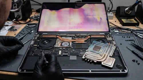 assets/M5-Max-MacBook-Pro-with-screen-discoloration.jpeg