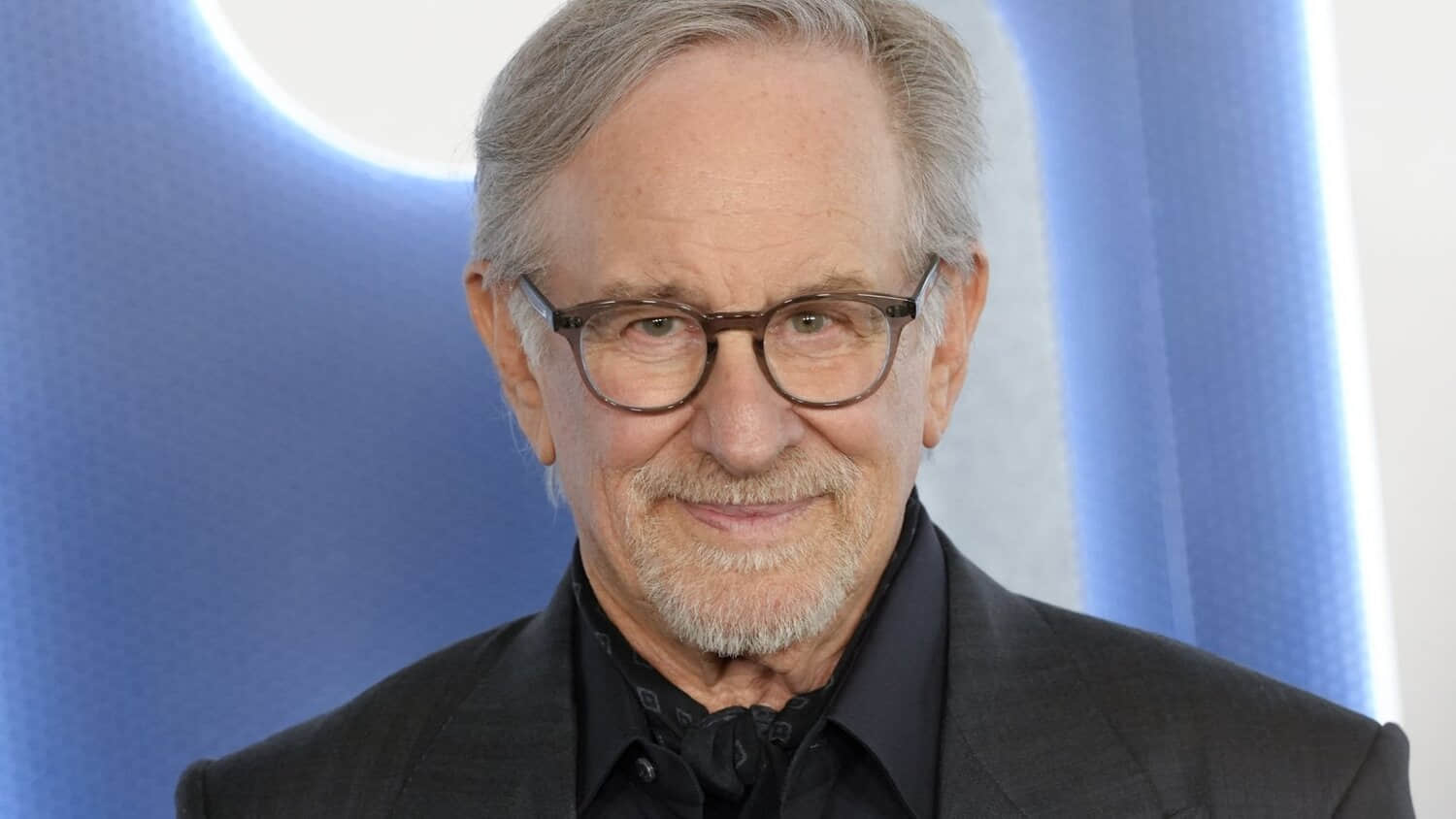 steven-spielberg-posing-on-a-red-carpet-for-disclosure-day.jpeg
