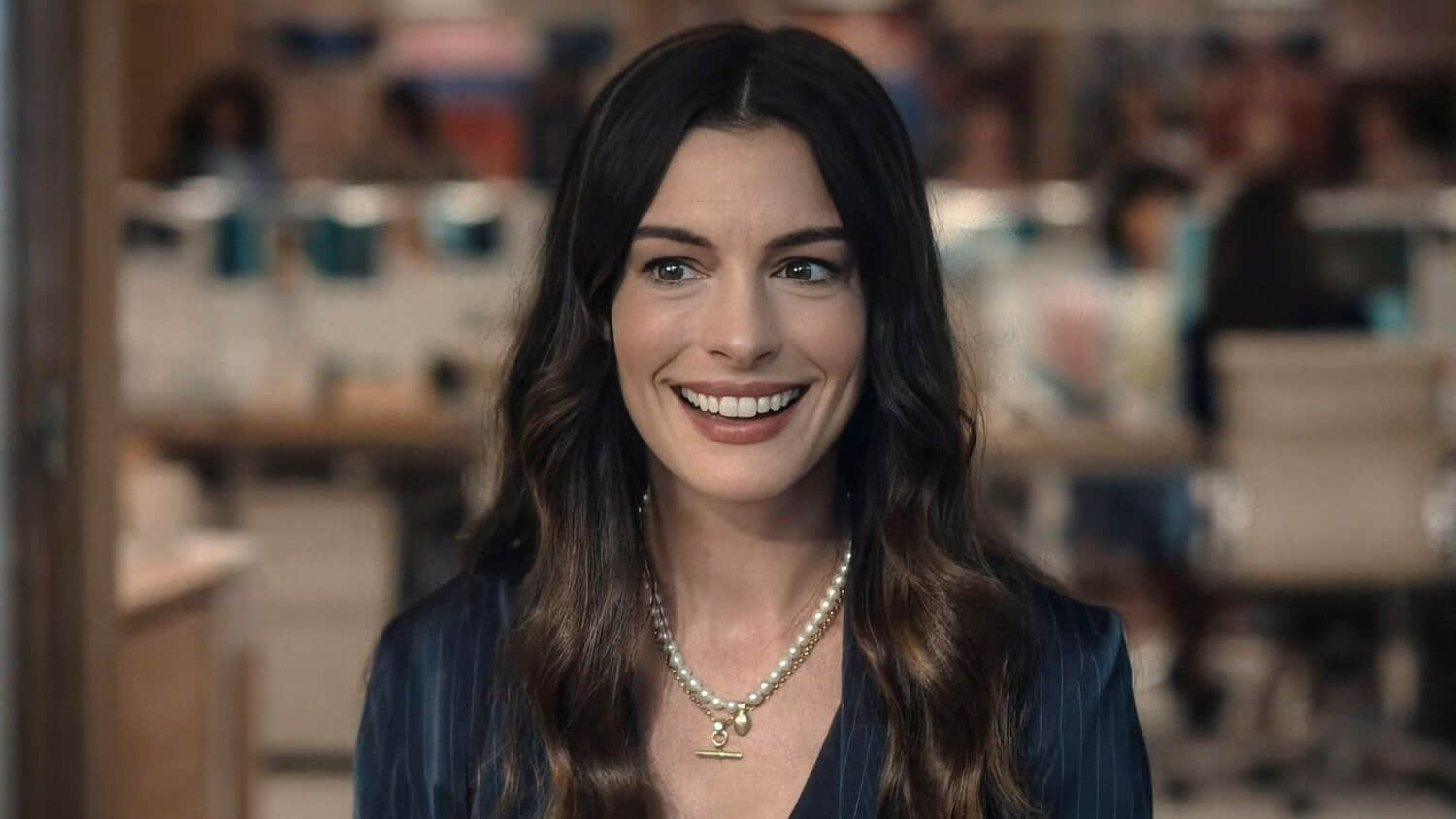 anne-hathaway-as-andy-sachs-smiling-in-the-devil-wears-prada-2.jpeg