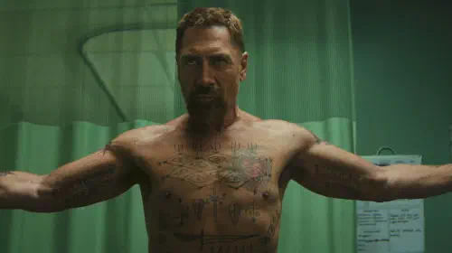 assets/javier-bardem-as-max-with-his-arms-spread-out-in-cape-fear.jpeg