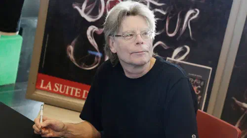 assets/stephen-king-at-a-book-signing-for-doctor-sleep.jpeg