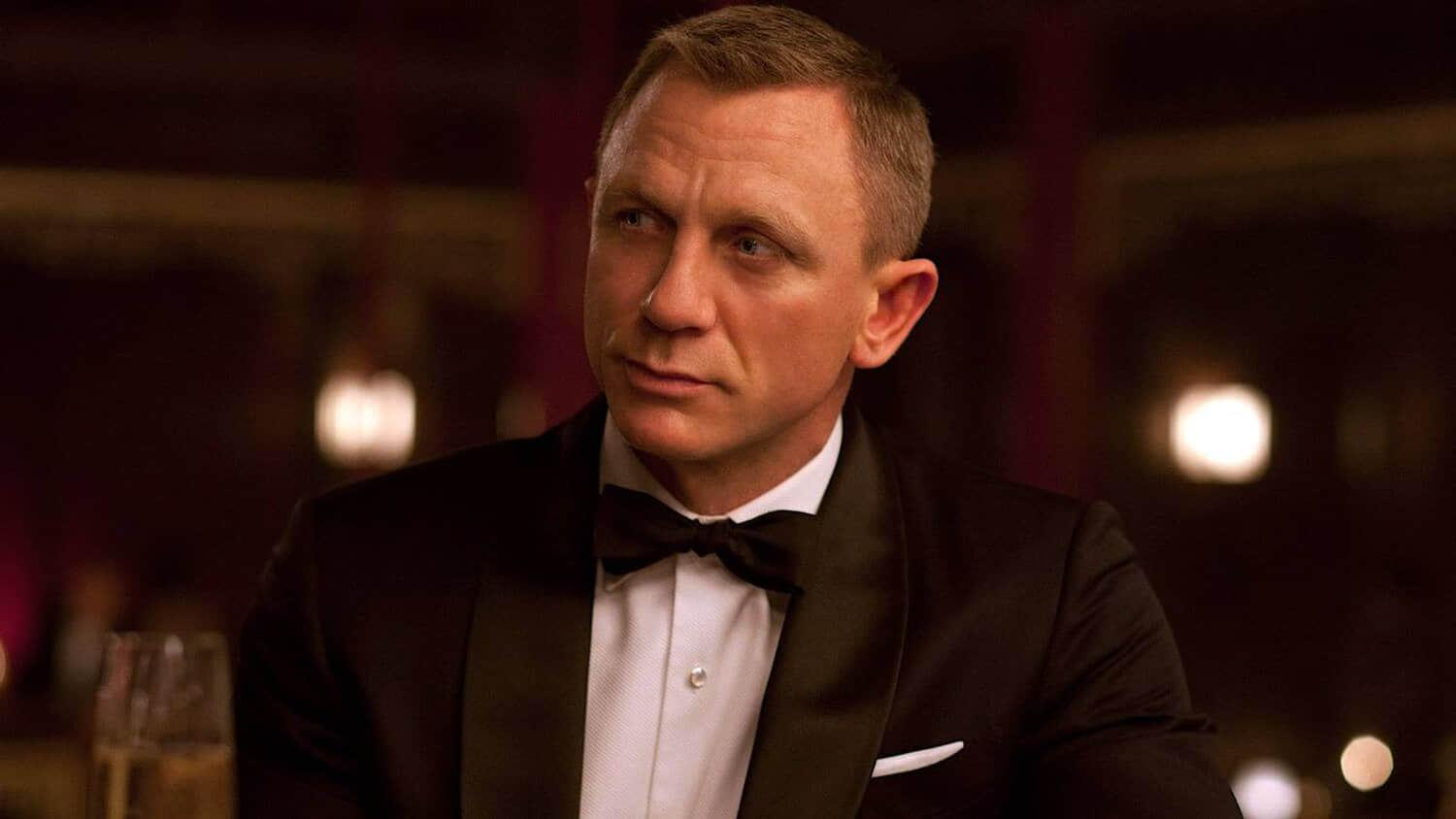daniel-craig-in-skyfall.jpeg