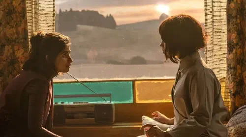 assets/jenna-ortega-in-klara-and-the-sun.jpeg