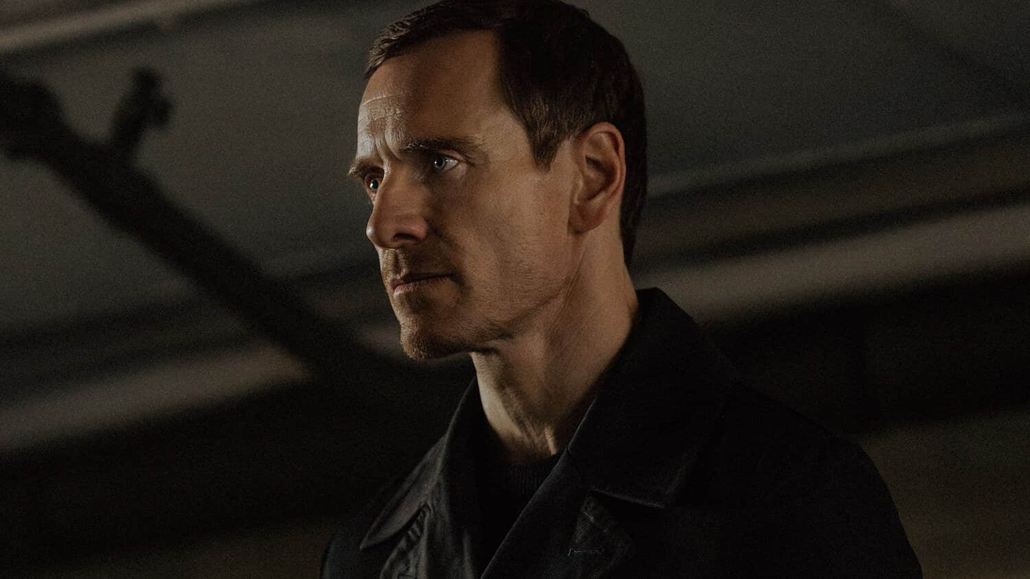 michael-fassbender-as-martian-in-the-agency.jpeg