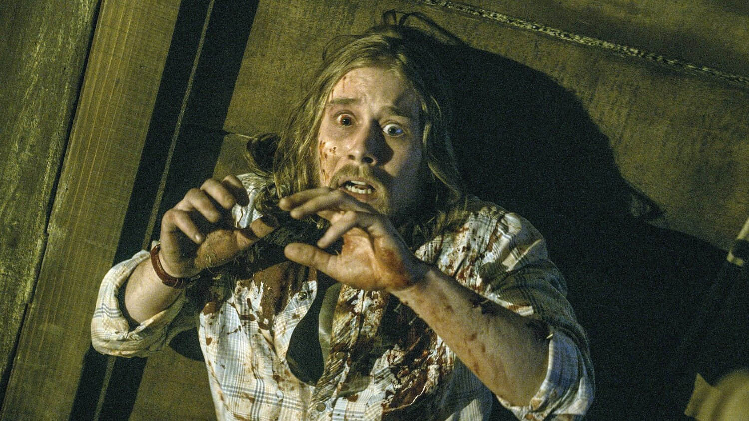 lou-taylor-pucci-cringes-in-horror-in-evil-dead-2013.jpeg